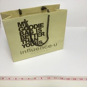 INFLUENCE-U MONTREAL Paper Shopping Bag